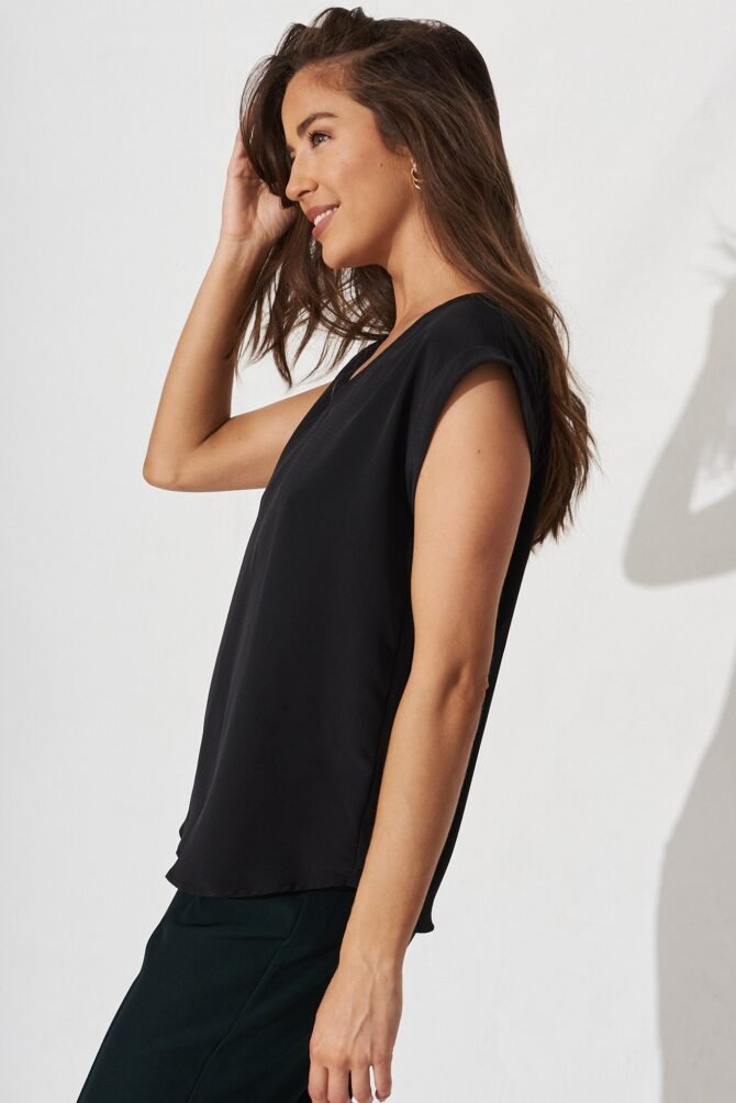 Top In Black - Image 4