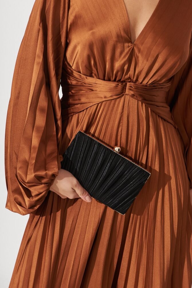 Clutch Bag In Black - Image 6