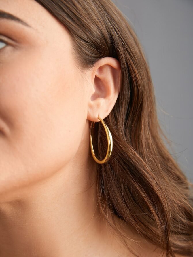 Simple Teardrop Design Hoop Earrings - Image 4