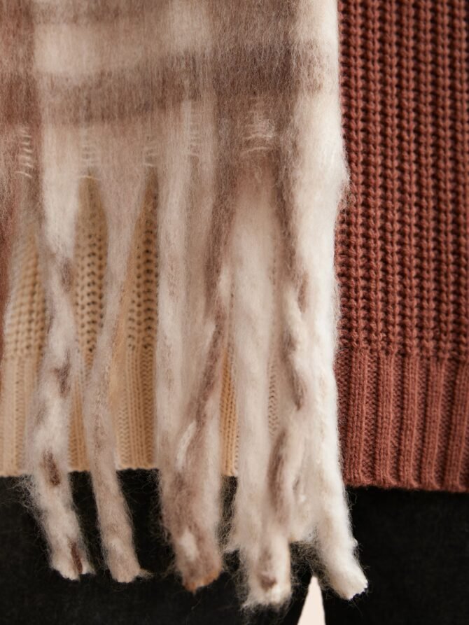 Plaid Contrast Fringe Trim Scarf - Image 4